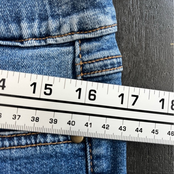 Laura Skinny Jeans Blue Denim White Floral Embroidery Size 12 Stretchy - Picture 8 of 12